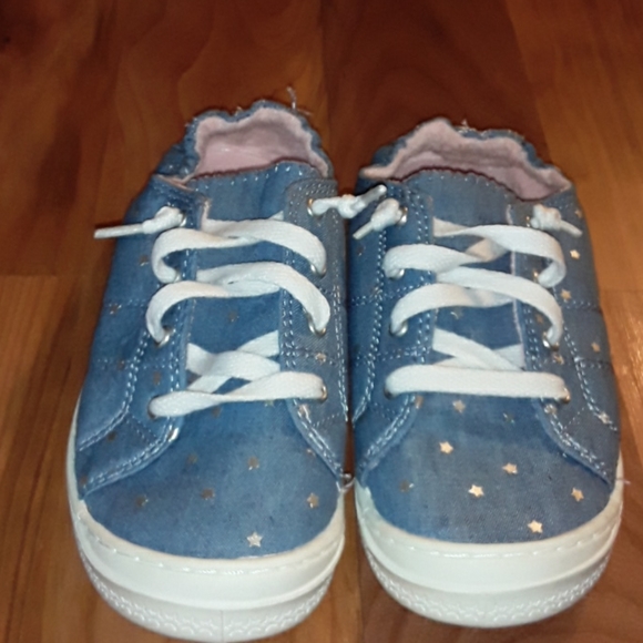 Sneakers. - Picture 4 of 7